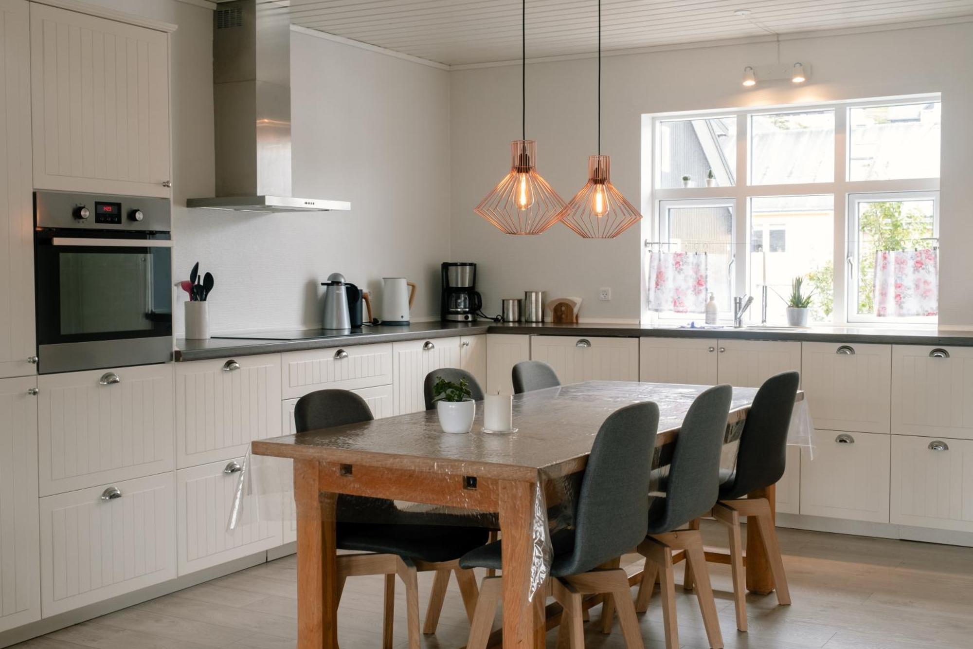 Spacious City Center Home By The Sea Klaksvík 외부 사진