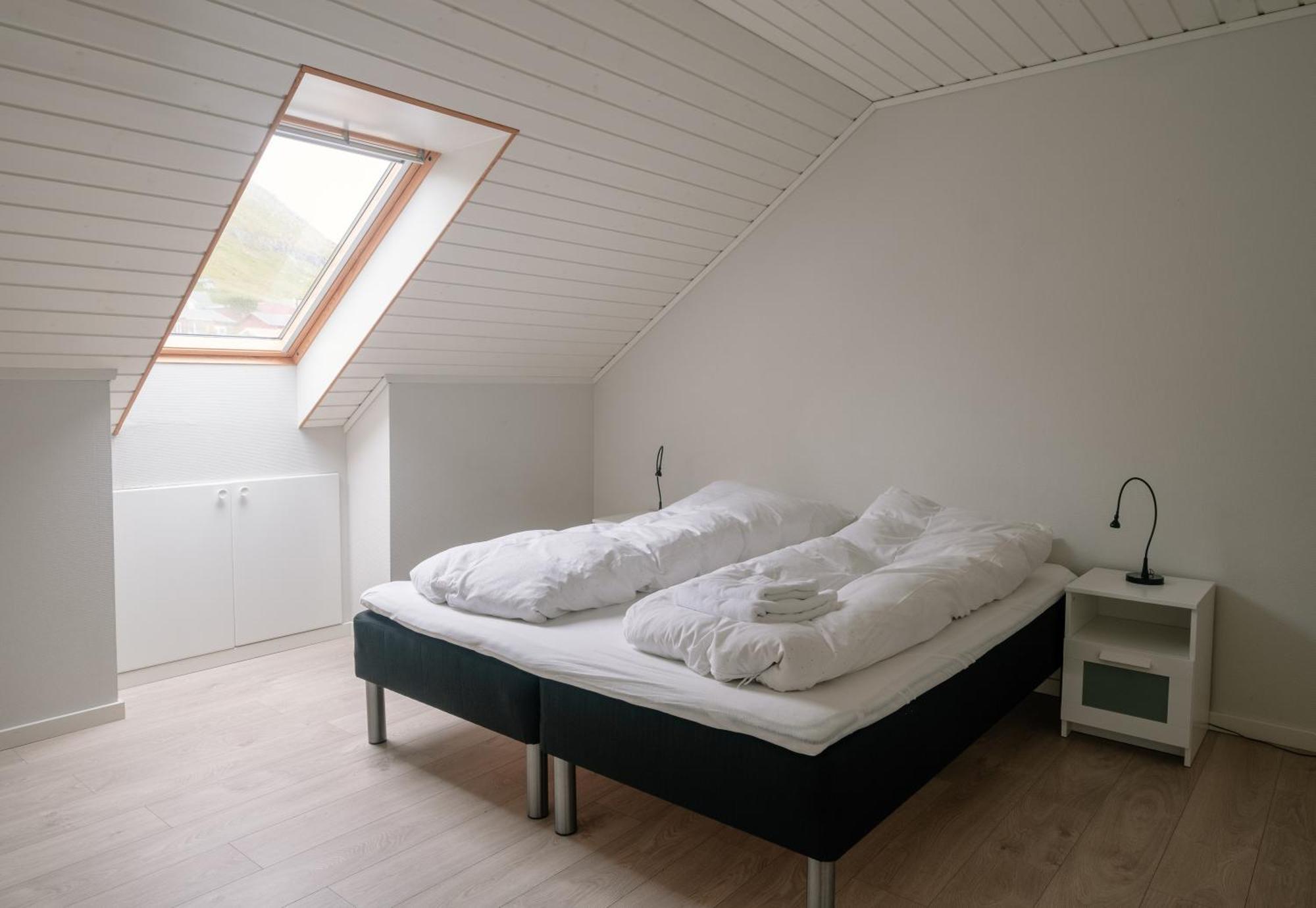 Spacious City Center Home By The Sea Klaksvík 외부 사진