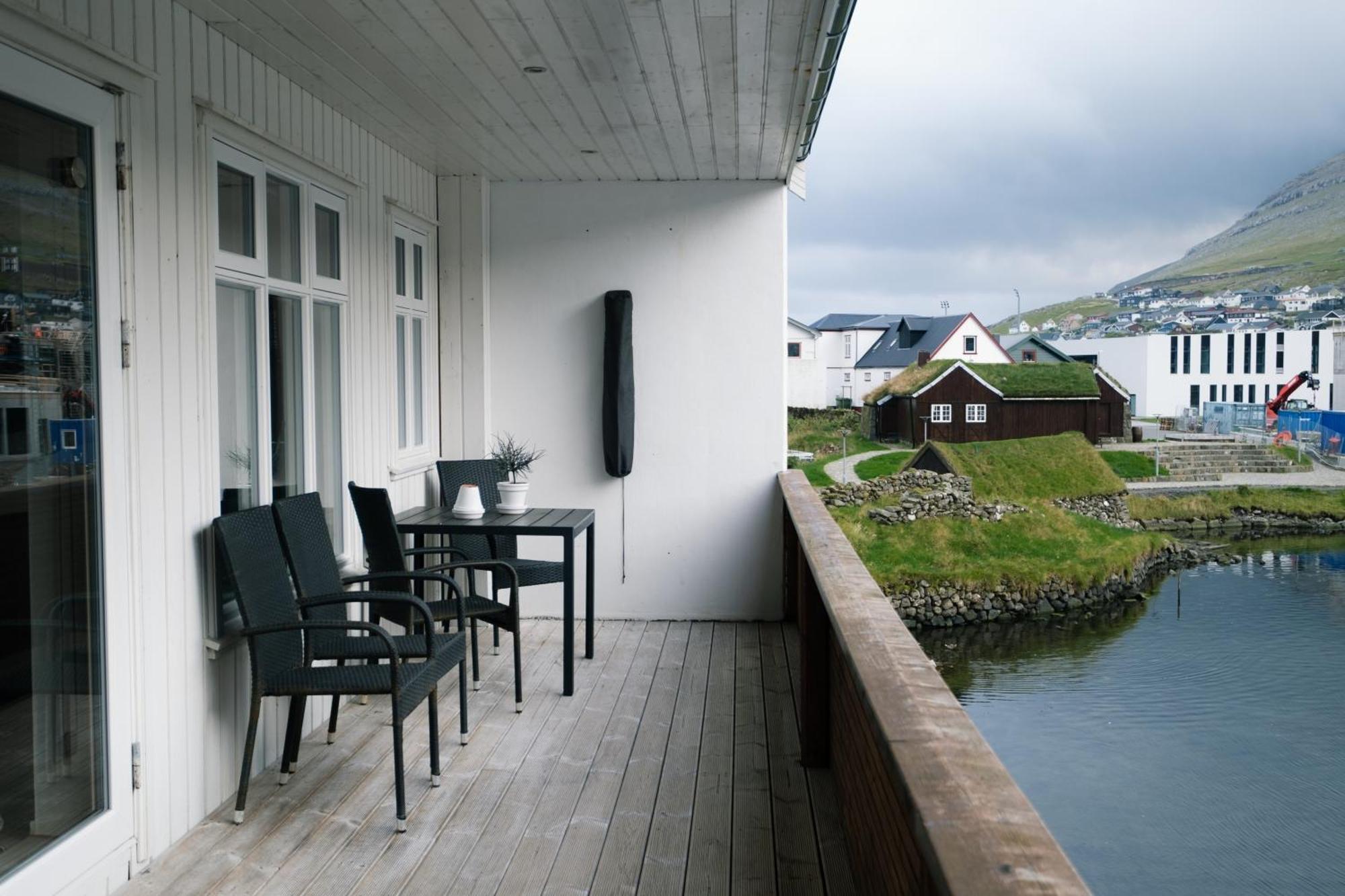 Spacious City Center Home By The Sea Klaksvík 외부 사진